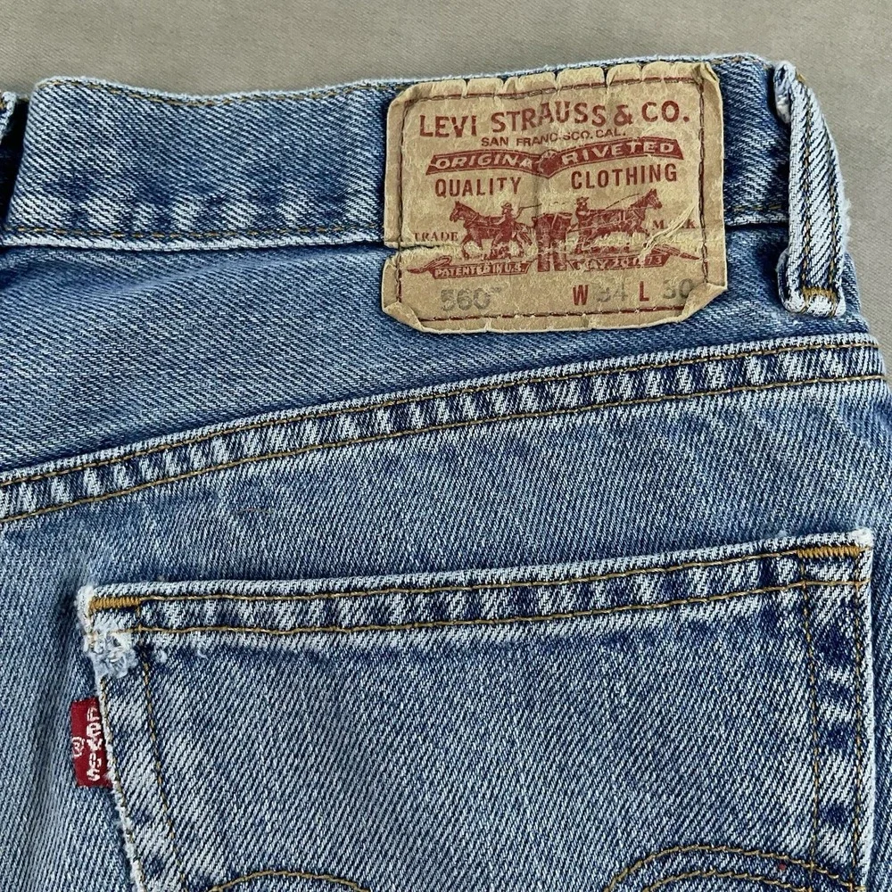 Vintage Levis 560 Jeans Mens 34x30 Comfort Fit Loose Denim Distressed Baggy Y2K